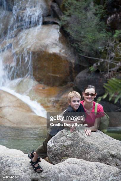 mother and son on the rocks - doug byrnes stock-fotos und bilder