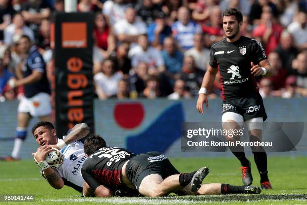 David Smith of Castres is tackled by Florian Fritz of Toulouse during the French Top 14 match between Stade Toulousain and Castres at Stade Ernest...