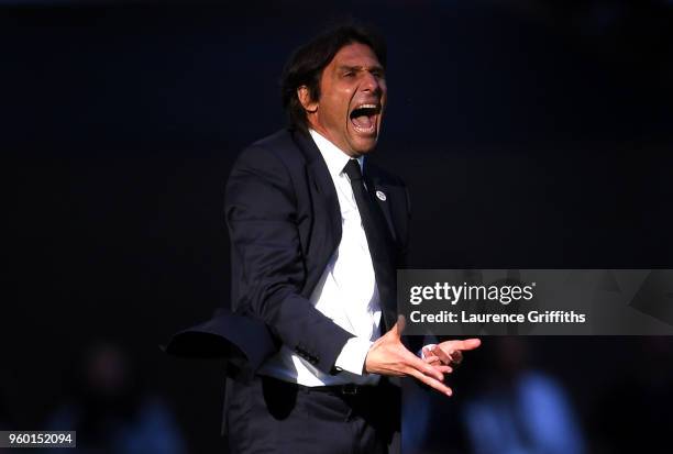 Antonio Conte, Manager of Chelsea gives his team instructions during The Emirates FA Cup Final between Chelsea and Manchester United at Wembley...
