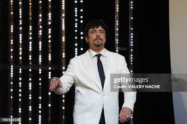 Puerto Rican actor and President of the Un Certain Regard jury Benicio Del Toro arrives on stage on May 19, 2018 the closing ceremony of the 71st...