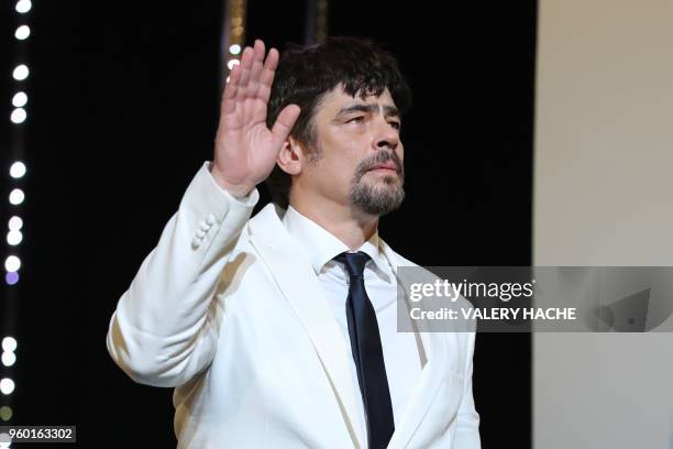 Puerto Rican actor and President of the Un Certain Regard jury Benicio Del Toro waves as he arrives on stage on May 19, 2018 the closing ceremony of...