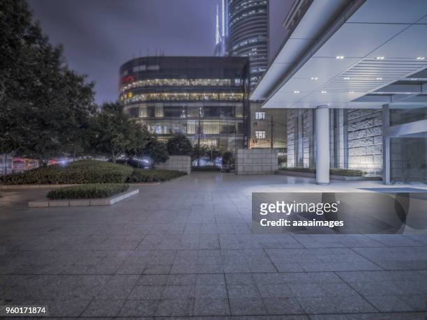 city building entrance parking lot - office building entrance night stock pictures, royalty-free photos & images