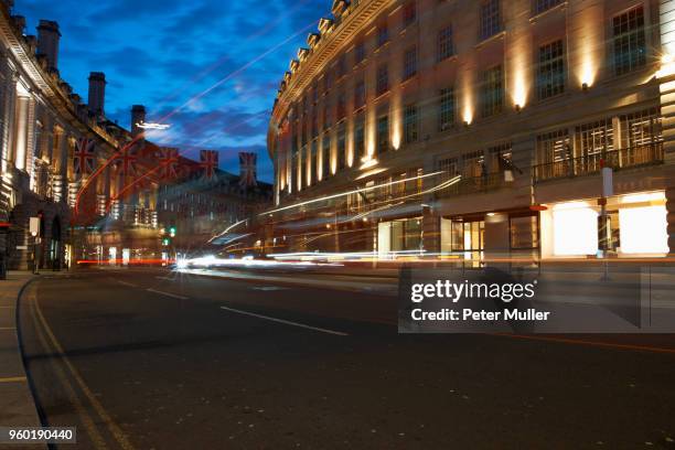london traffic at night - rat race engelse uitdrukking stockfoto's en -beelden