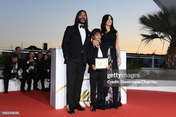 Actor Zain Alrafeea stands between Director Nadine Labaki posing with the Jury Prize award for 'Capharnaum' next to her producer and husband Khaled...