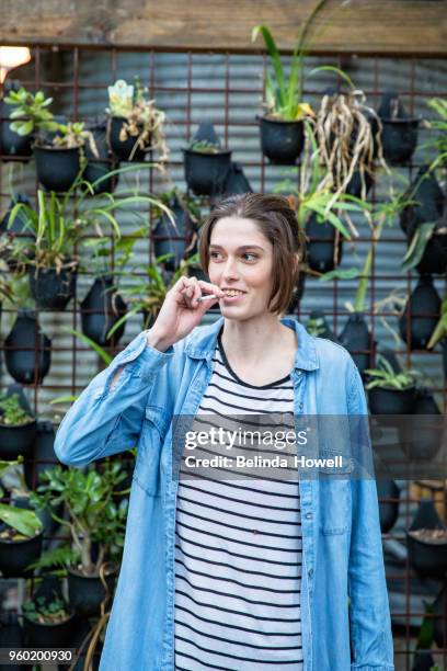 millennials - australia's future, the next generation - sydney side street stock pictures, royalty-free photos & images