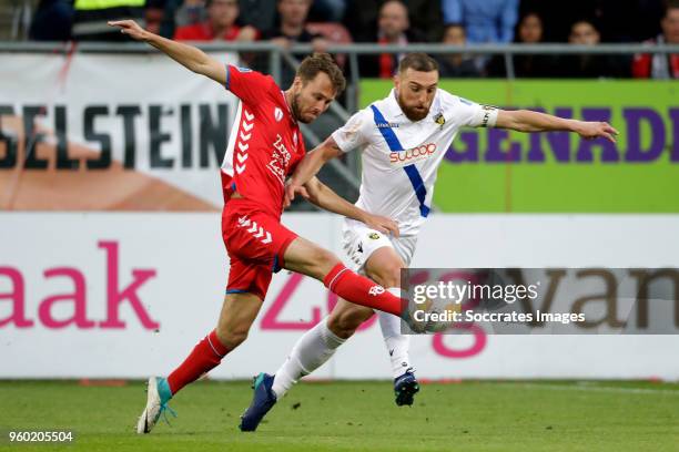 Sander van de Streek of FC Utrecht, Guram Kashia of Vitesse during the Dutch Eredivisie match between FC Utrecht v Vitesse at the Stadium Galgenwaard...