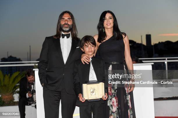 Actor Zain Alrafeea poses with the Jury Prize award for 'Capharnaum' and Khaled Mouzanar and Nadine Labaki at the Palme D'Or Winner Photocall during...