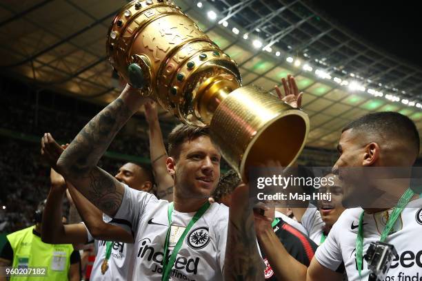 Marco Russ of Frankfurt lifts the trophy after the DFB Cup final between Bayern Muenchen and Eintracht Frankfurt at Olympiastadion on May 19, 2018 in...