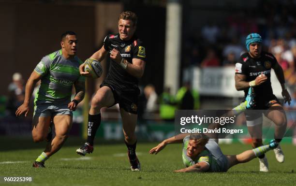 Lachie Turner of Exeter breaks past Chris Harris during the Aviva Premiership Semi Final between Exeter Chiefs and Newcastle Falcons at Sandy Park on...