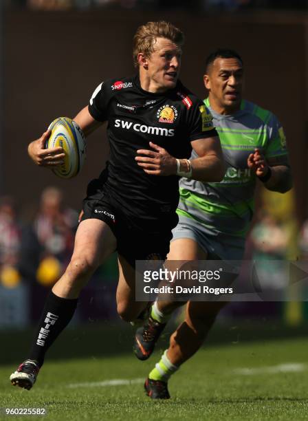 Lachie Turner of Exeter Chiefs breaks with the ball during the Aviva Premiership Semi Final between Exeter Chiefs and Newcastle Falcons at Sandy Park...