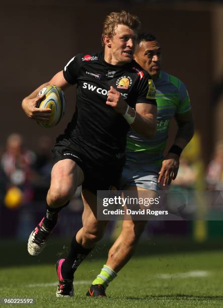 Lachie Turner of Exeter Chiefs breaks with the ball during the Aviva Premiership Semi Final between Exeter Chiefs and Newcastle Falcons at Sandy Park...
