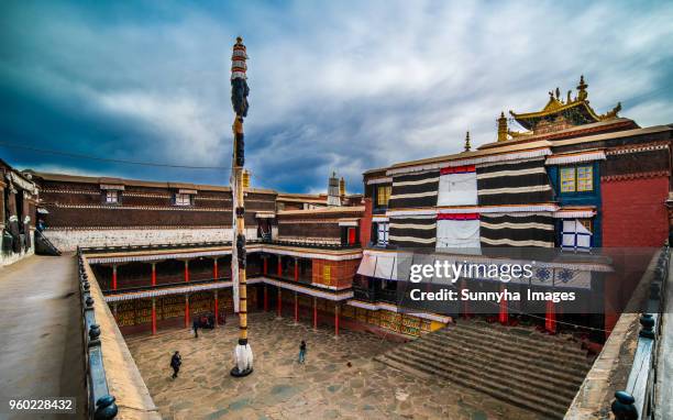 tashi lhunpo monastery - パンチェン ラマ ストックフォトと画像