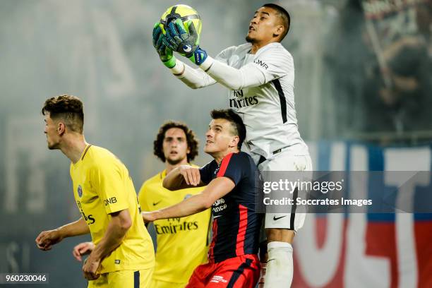 Ivan Santini of Caen, Alphonse Areola of Paris Saint Germain during the French League 1 match between Caen v Paris Saint Germain at the Stade Michel...