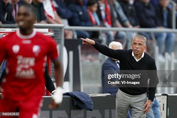 Coach Edward Sturing of Vitesse during the Dutch Eredivisie play-offs final match between FC Utrecht and Vitesse Arnhem at the Galgenwaard Stadium on...