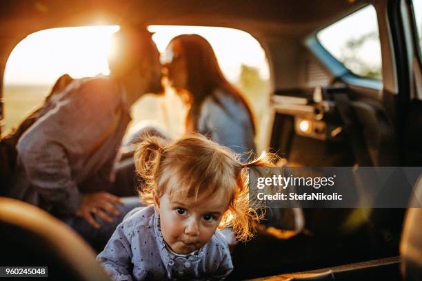 perfect day on road trip - blowing a kiss imagens e fotografias de stock