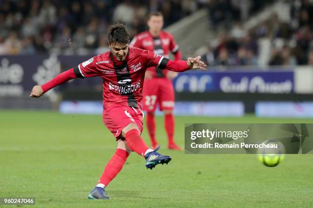 Clement Grenier of Guingamp scores a goal during the Ligue 1 match between Toulouse and EA Guingamp at Stadium Municipal on May 19, 2018 in Toulouse,...
