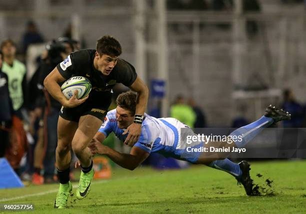 Bautista Delguy of Jaguares is tackled by John Jackson of Bulls during a match between Jaguares and Bulls as part of Super Rugby 2018 at Estadio Jose...