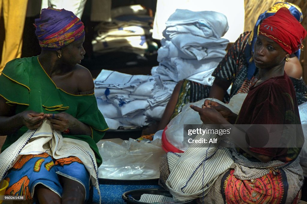 Weavers in the village of Waraniéné in the country senufo, Korhogo, Ivory Coast