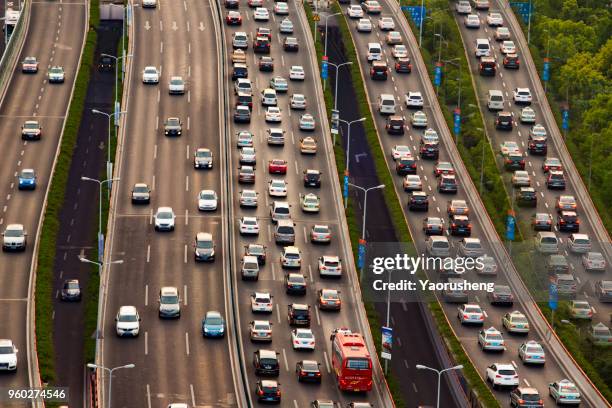 traffic jam on the highway to shanghai city downtown area,china - thruway stock-fotos und bilder