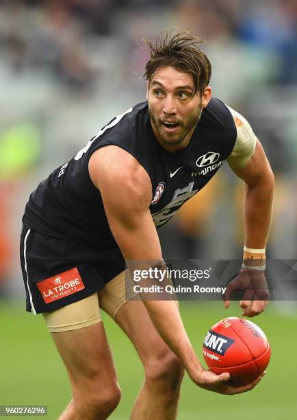 Dale Thomas of the Blues handballs during the round nine AFL match between the Carlton Blues and the Melbourne Demons at Melbourne Cricket Ground on...