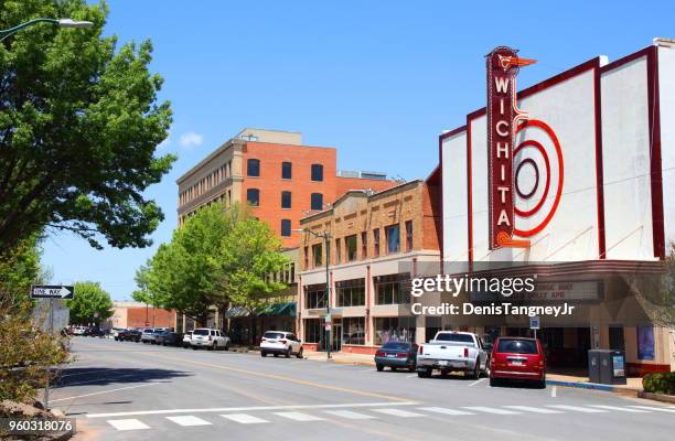 die innenstadt von wichita falls, texas - denis tangney jr stock-fotos und bilder