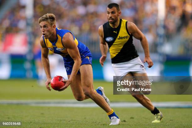 Brad Sheppard of the Eagles looks to handball during the round nine AFL match between the West Coast Eagles and the Richmond Tigers at Optus Stadium...