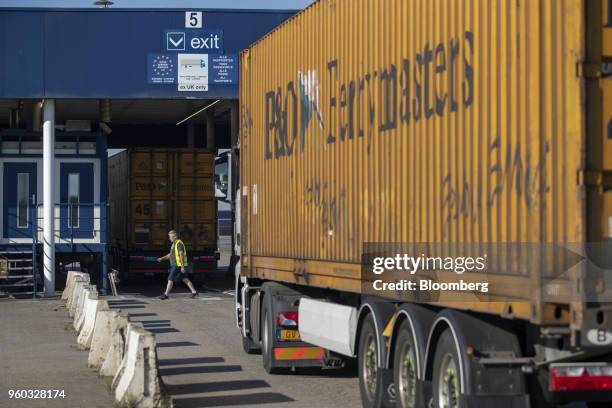 Exiting Border Control U S Border Control Photos and Premium High Res Pictures - Getty Images