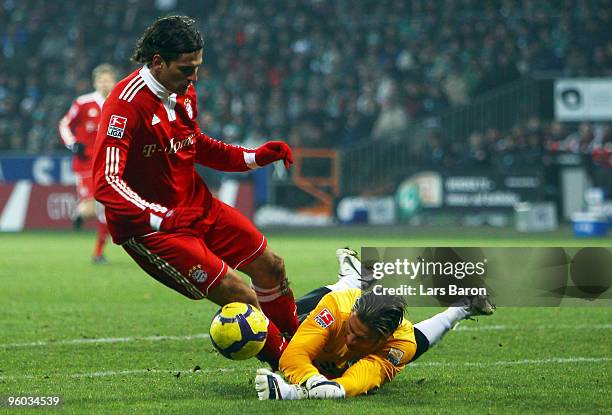 Mario Gomez of Muenchen is challenged by goalkeeper Tim Wiese of Bremen during the Bundesliga match between SV Werder Bremen and FC Bayern Muenchen...