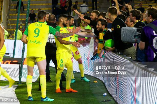 Team of FC Nantes celebrats with the ultras during the Ligue 1 match between Nantes and Strasbourg at Stade de la Beaujoire on May 19, 2018 in...