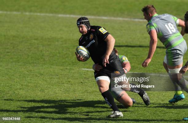 Thomas Waldrom of Exeter breaks with the ball during the Aviva Premiership Semi Final between Exeter Chiefs and Newcastle Falcons at Sandy Park on...