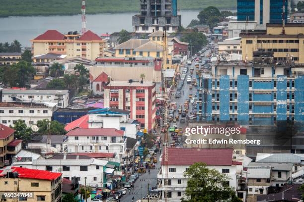 bustling city - liberia fotografías e imágenes de stock