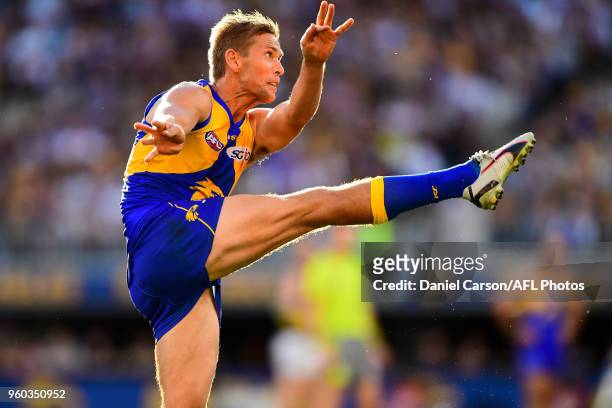 Mark LeCras of the Eagles kicks on goal during the 2018 AFL round nine match between the West Coast Eagles and the Richmond Tigers at Optus Stadium...