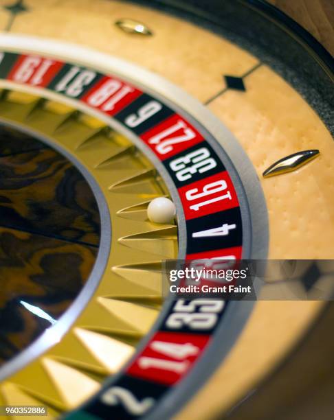 close up you;ette wheel and white ball. - gambling fotografías e imágenes de stock