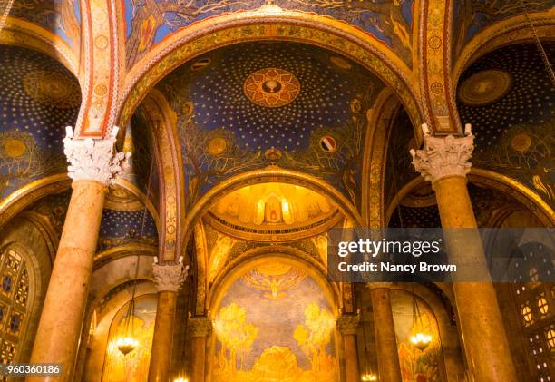 interior in the church of all nations in jerusalem. - the new city stock pictures, royalty-free photos & images