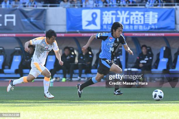 Kengo Nakamura of Kawasaki Frontale in action during the J.League J1 match between Kawasaki Frontale and Shimizu S-Pulse at Todoroki Stadium on May...