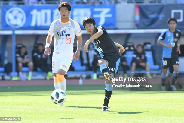 Kengo Nakamura of Kawasaki Frontale in action during the J.League J1 match between Kawasaki Frontale and Shimizu S-Pulse at Todoroki Stadium on May...