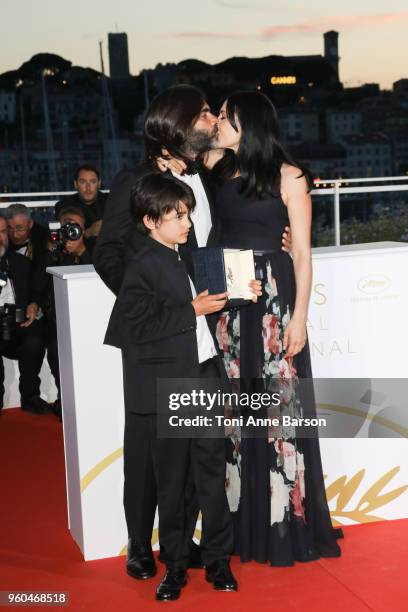 Actor Zain Alrafeea stands between Director Nadine Labaki posing with the Jury Prize award for 'Capharnaum' next to her producer and husband Khaled...