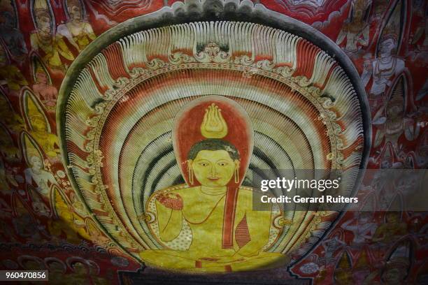 sri lanka, dambulla cave temple, wall painting - buddha painting stock pictures, royalty-free photos & images