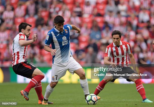 Benat Etxebarria of Athletic Club competes for the ball with Gerard Moreno of RCD Espanyol during the La Liga match between Athletic Club and RCD...