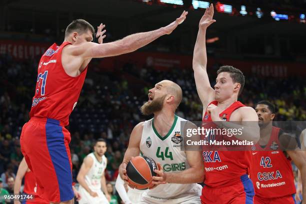 Antanas Kavaliauskas, #44 of Zalgiris Kaunas competes with Victor Khryapa, #31 of CSKA Moscow and Mikhail Kulagin, #30 of CSKA Moscow during the 2018...