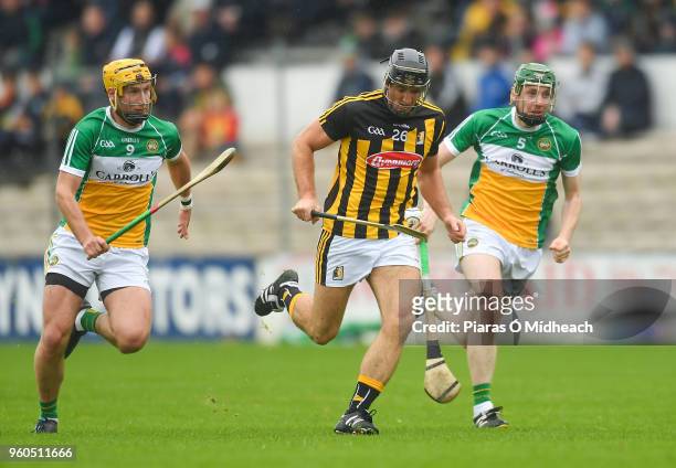 Kilkenny , Ireland - 20 May 2018; Colin Fennelly of Kilkenny in action against Shane Kinsella, left, and Damien Egan of Offaly during the Leinster...