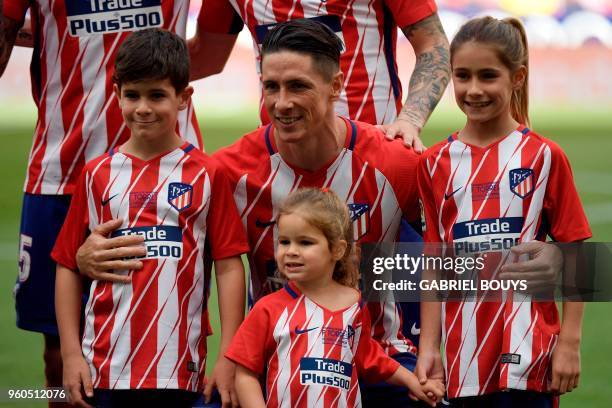 Atletico Madrid's Spanish forward Fernando Torres poses with his children Leo, Elsa and Nora before the Spanish league football match between Club...