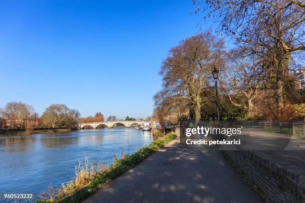 path along the thames river at kingston upon thames - thames path stock pictures, royalty-free photos & images