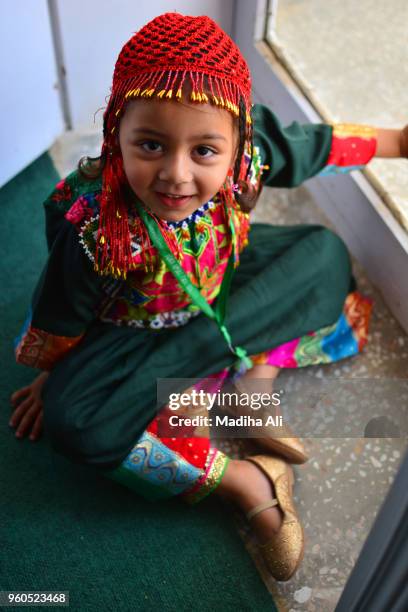 pathan girl - afghanistan dress stockfoto's en -beelden