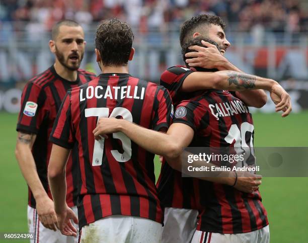 Patrick Cutrone of AC Milan celebrates his goal with his team-mates during the serie A match between AC Milan and ACF Fiorentina at Stadio Giuseppe...