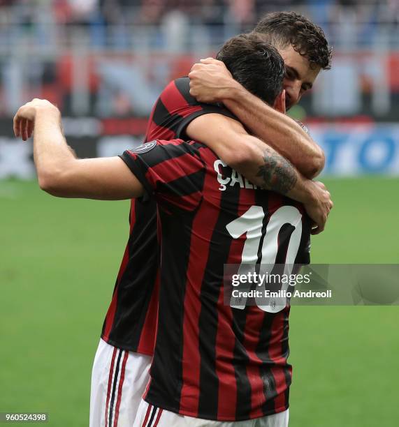 Patrick Cutrone of AC Milan celebrates his goal with his team-mate Hakan Calhanoglu during the serie A match between AC Milan and ACF Fiorentina at...