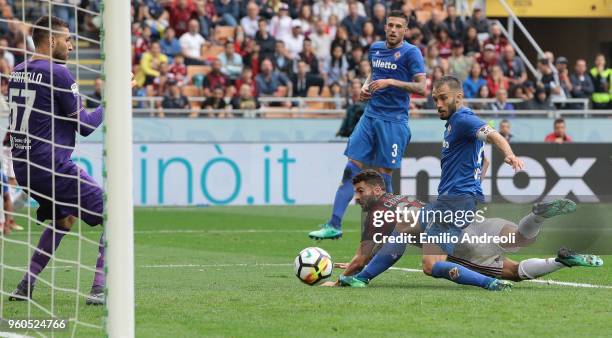 Patrick Cutrone of AC Milan scores his goal during the Serie A match between AC Milan and ACF Fiorentina at Stadio Giuseppe Meazza on May 20, 2018 in...