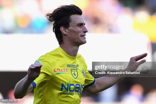 Roberto Inglese AC Chievo Verona celebrates after scoring the opening goal during the Serie A match between AC Chievo Verona and Benevento Calcio at...