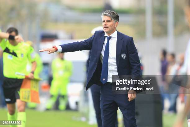 Cagliari's coach Diego Lopez reacts during the Serie A match between Cagliari Calcio and Atalanta BC at Stadio Sant'Elia on May 20, 2018 in Cagliari,...