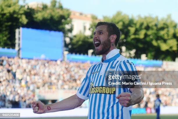 Jasmin Kurtic of Spal celebrates after his team's third goal during the Serie A match between Spal and UC Sampdoria at Stadio Paolo Mazza on May 20,...